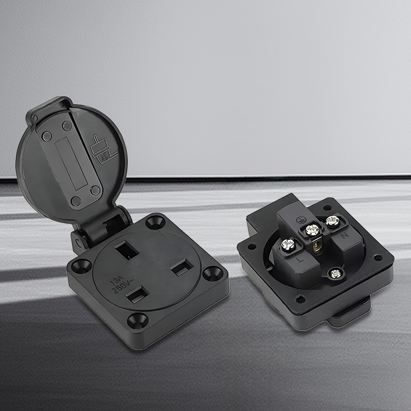 Розетка по британскому стандарту