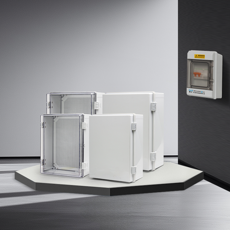 Электрический ящик с пластиковым корпусом